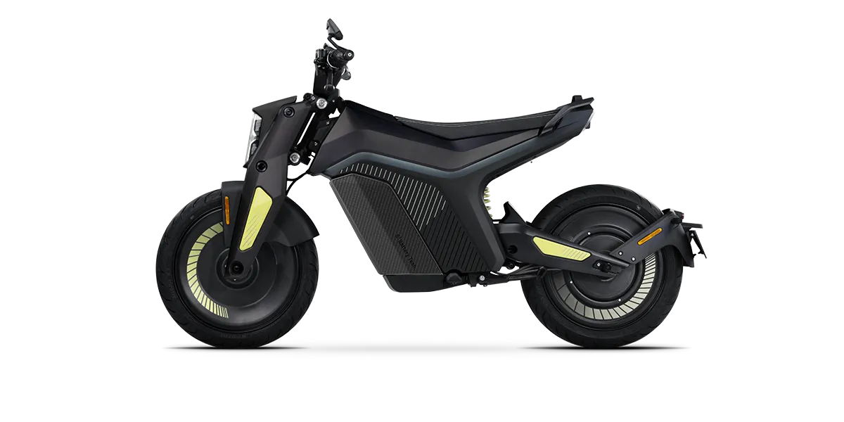 I AM. Stromboli Black